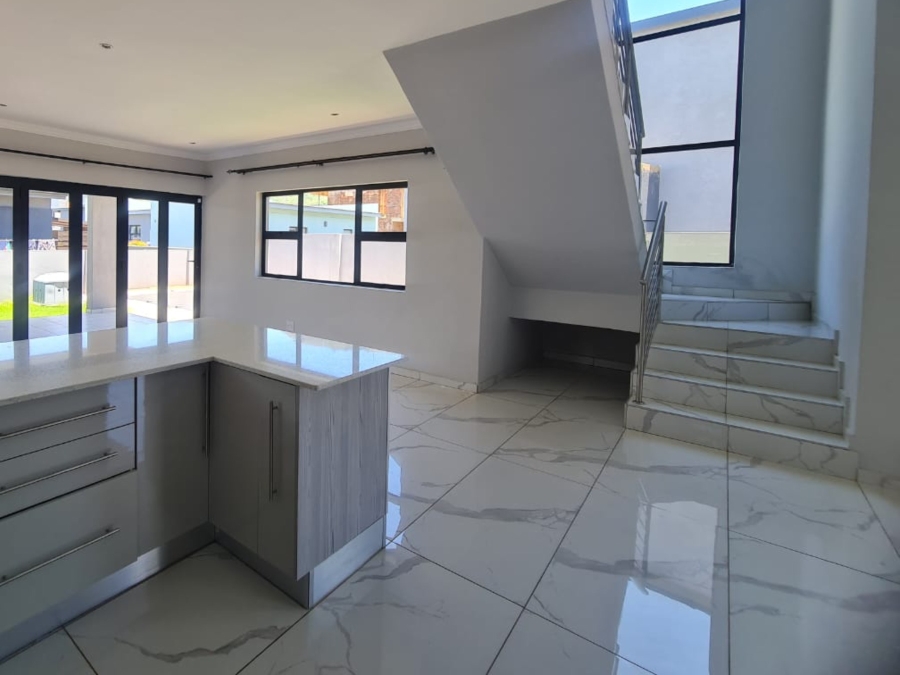 To Let 4 Bedroom Property for Rent in Melodie North West